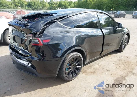 2023 Tesla Model Y Awd/Long Range Dual Motor All-Wheel Drive z USA, uszkodzony, nr VIN 7SAYGDEE6PF836419